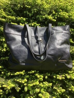 Stella & Max Beautiful Black Leather Full Zip Tote Handbag🦋